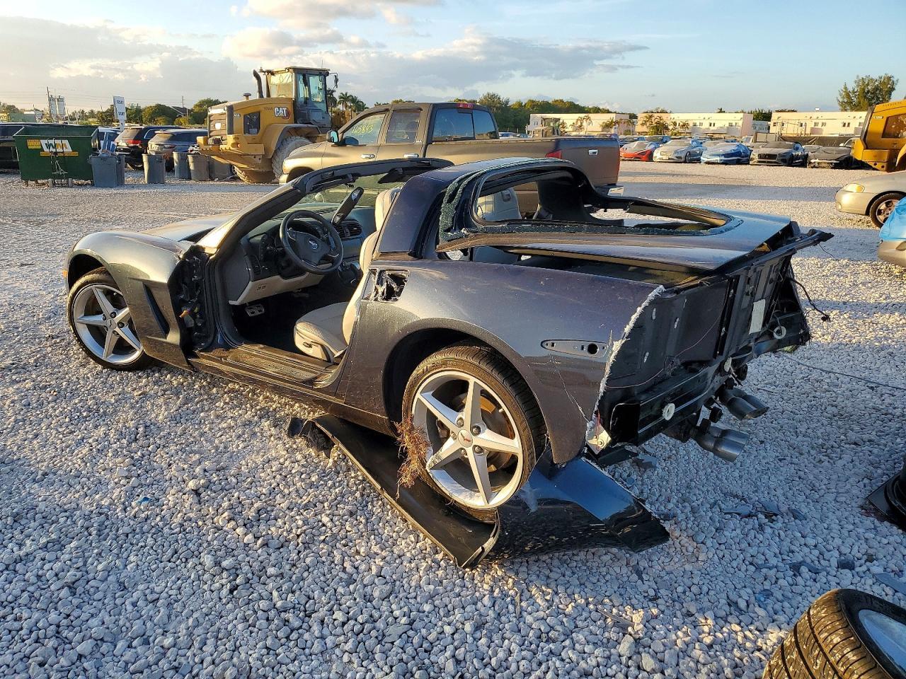 2013 Chevrolet Corvette - Фото 2