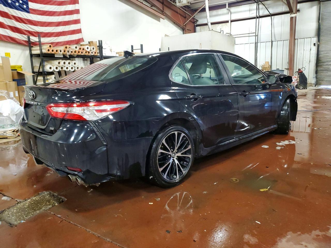 2020 Toyota Camry Se - Image 3