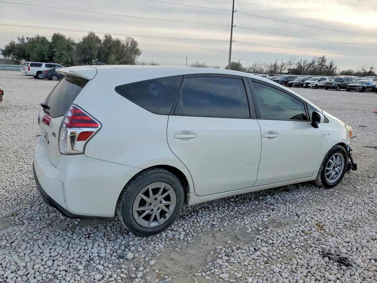 2017 Toyota Prius V - Фото 3