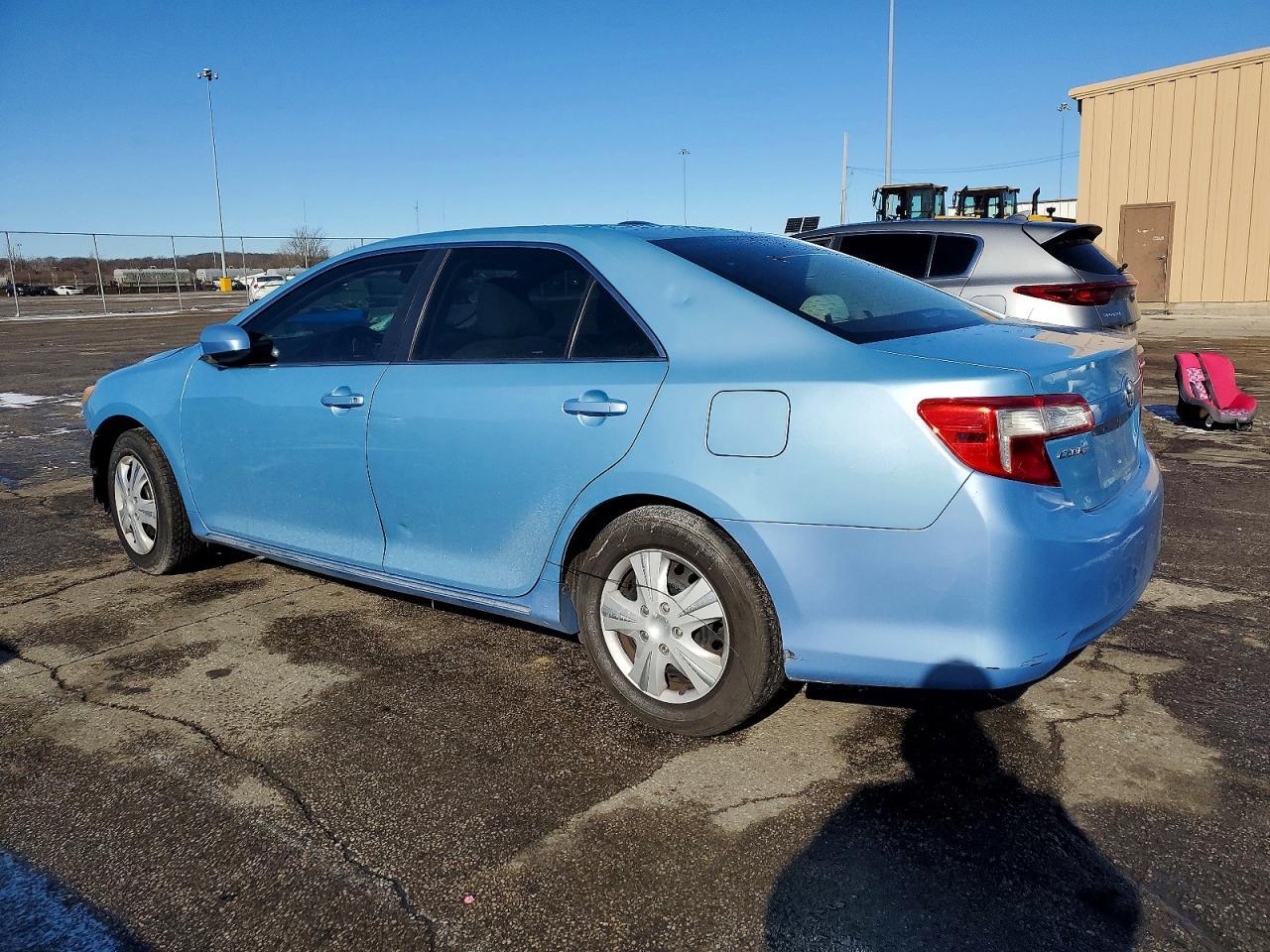 2013 Toyota Camry L - Фото 2