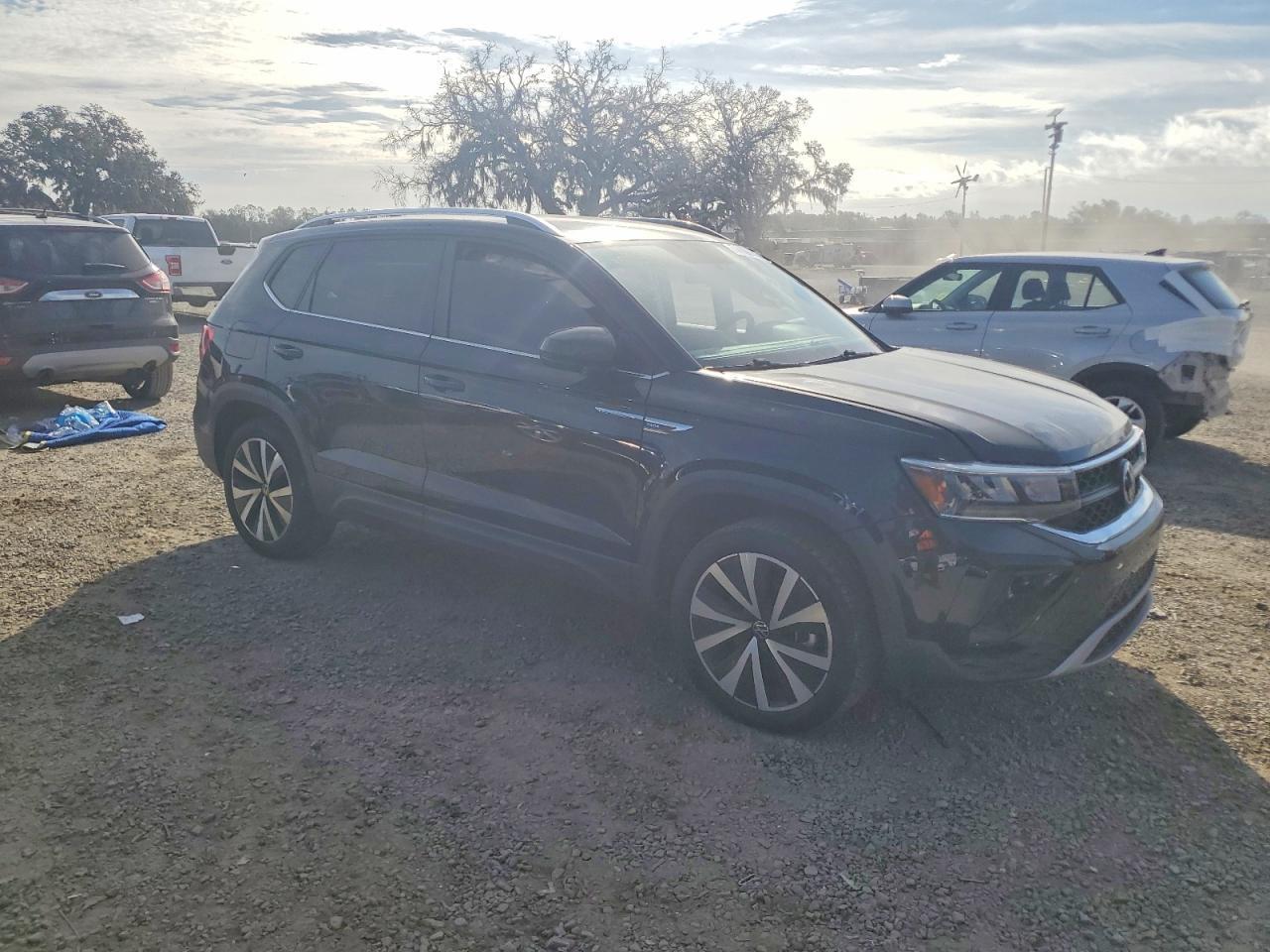 2022 Volkswagen Taos Se - Image 4