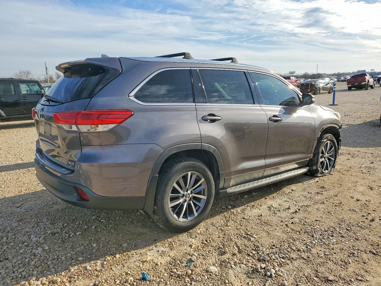 2019 Toyota Highlander - Фото 3