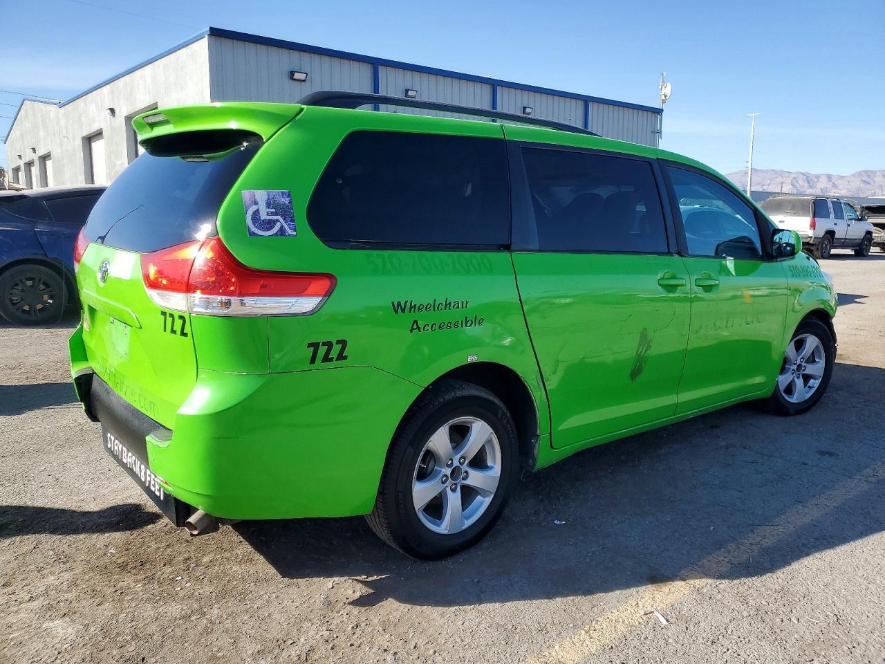 2014 Toyota Sienna Le - Фото 3