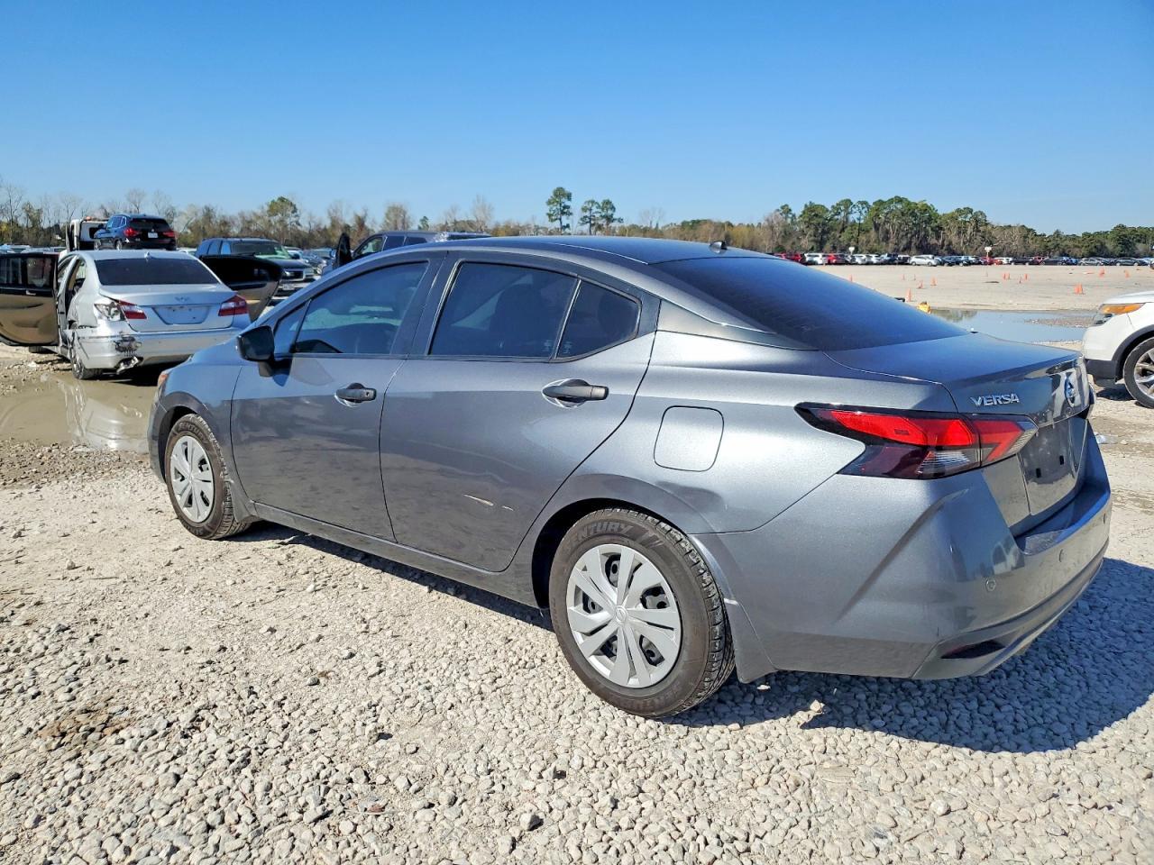 2020 Nissan Versa S - Фото 2