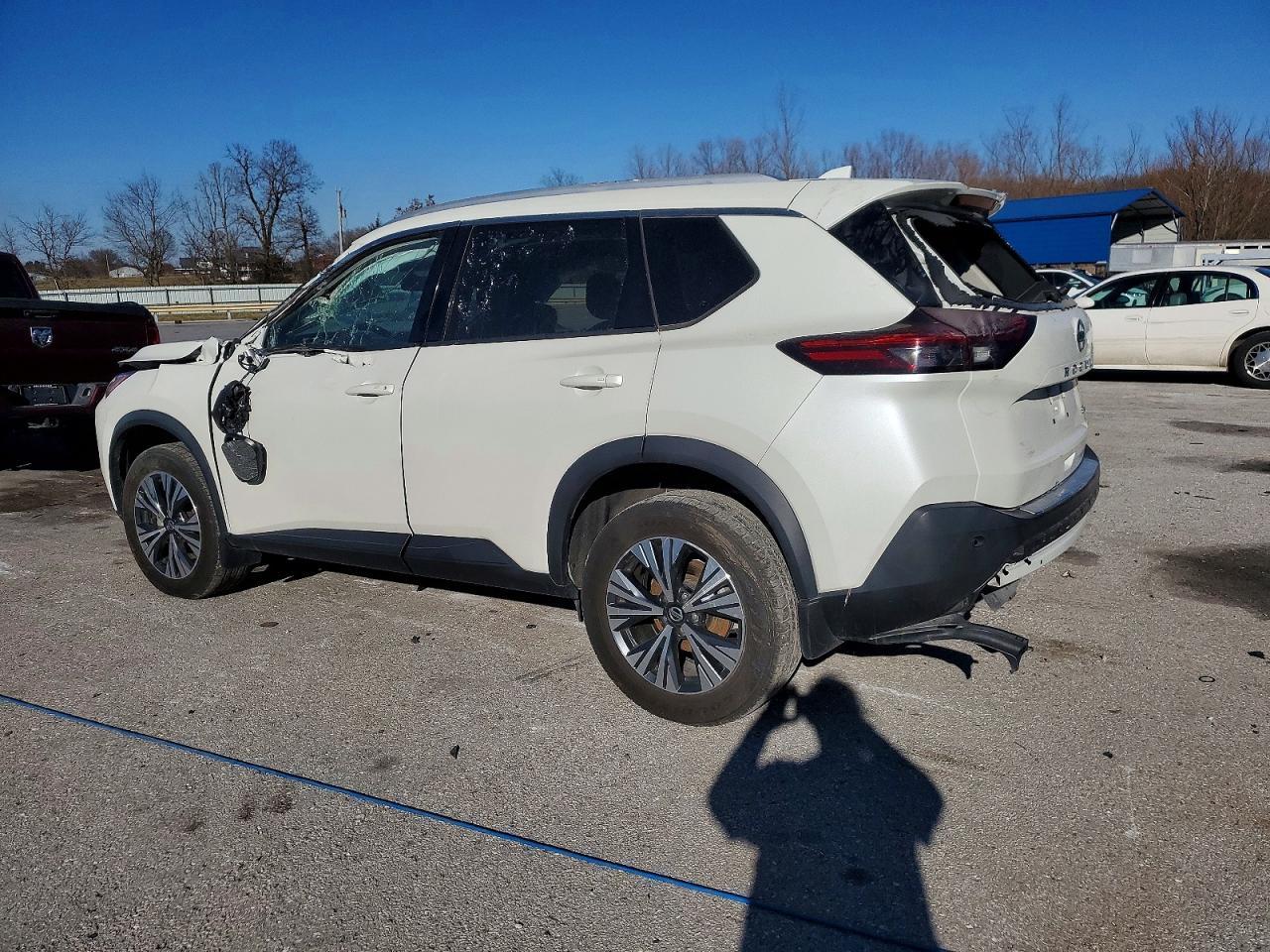2021 Nissan Rogue - Фото 2