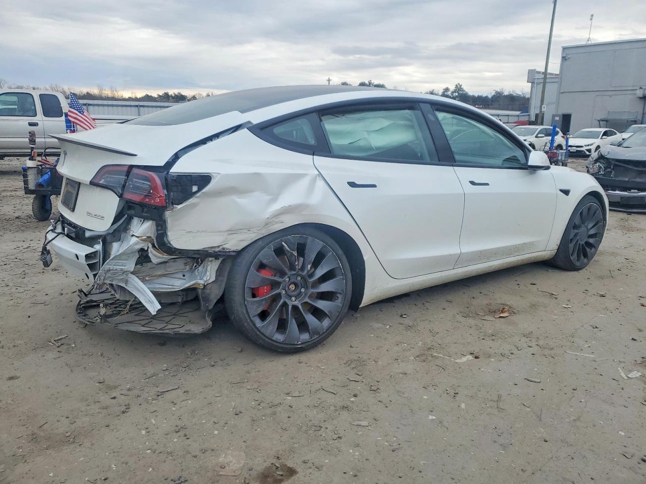 2023 Tesla Model 3 - Фото 3