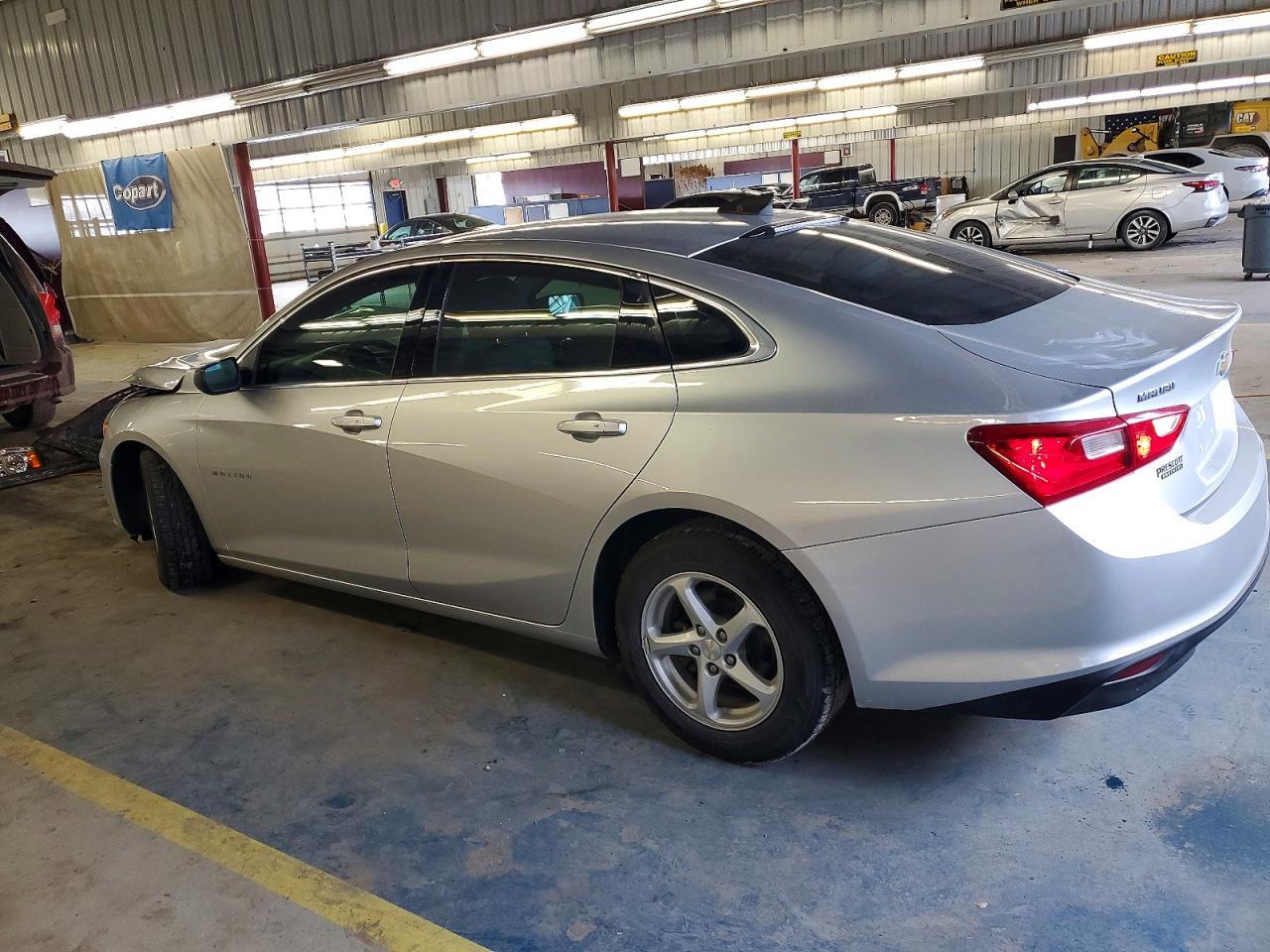 2016 Chevrolet Malibu Ls - Фото 2
