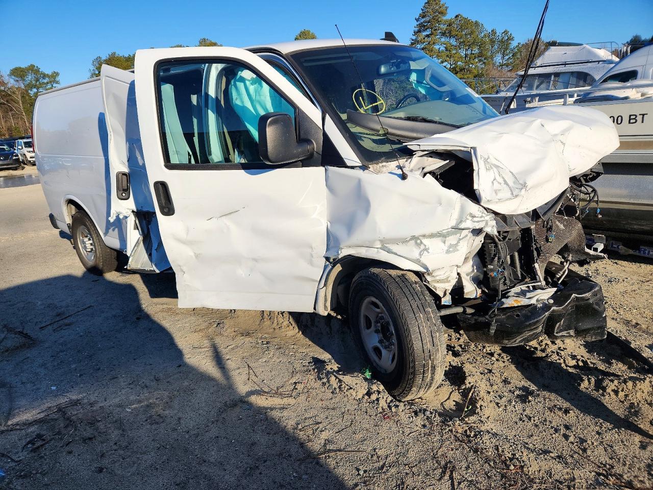 2022 Chevrolet Express G3500 - Фото 4