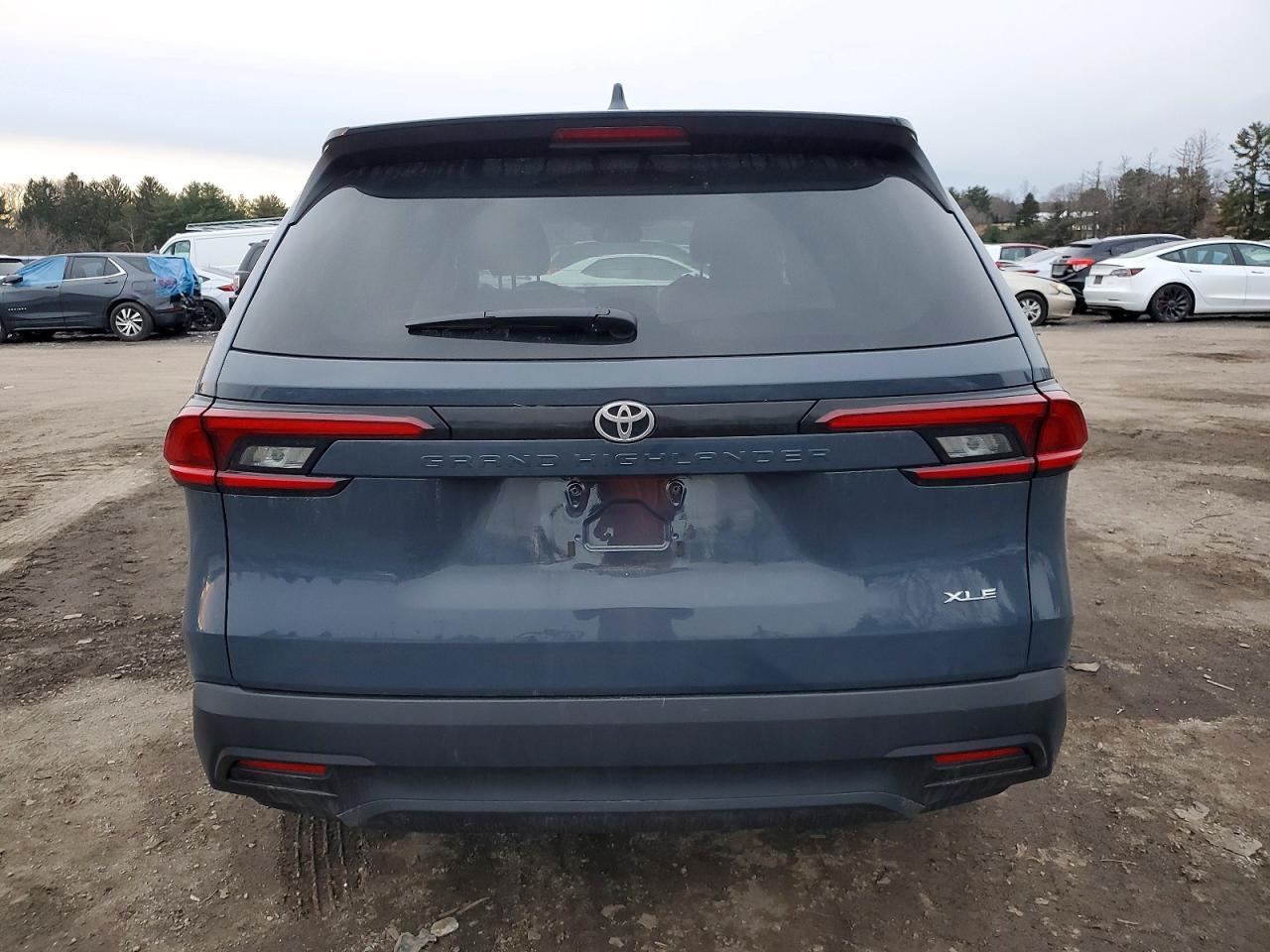 2025 Toyota Grand Highlander Le - Фото 6