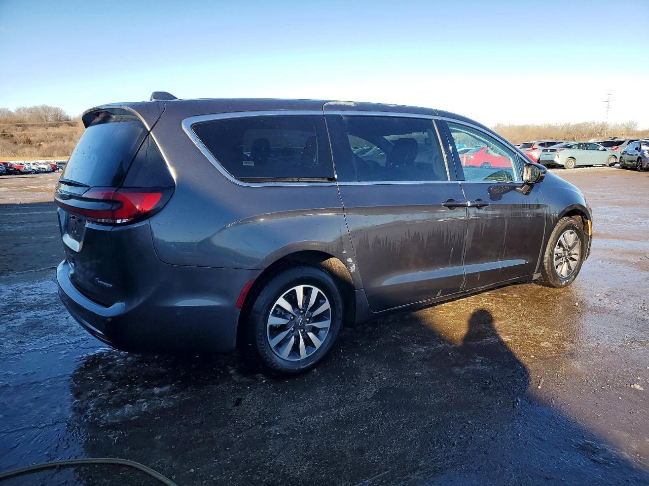 2022 Chrysler Pacifica Hybrid Touring L - Фото 3