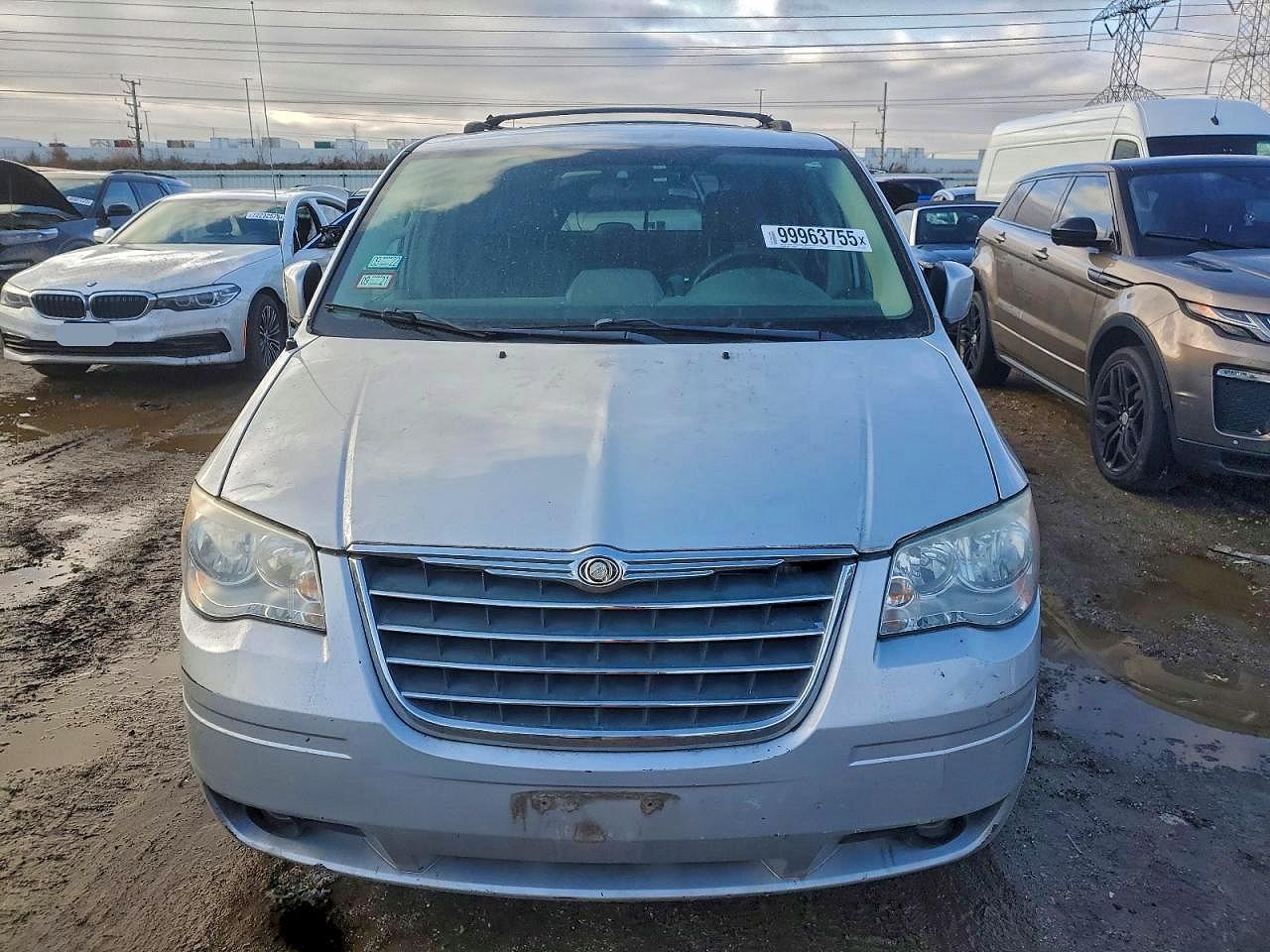 2009 Chrysler Town & Country Touring - Image 5