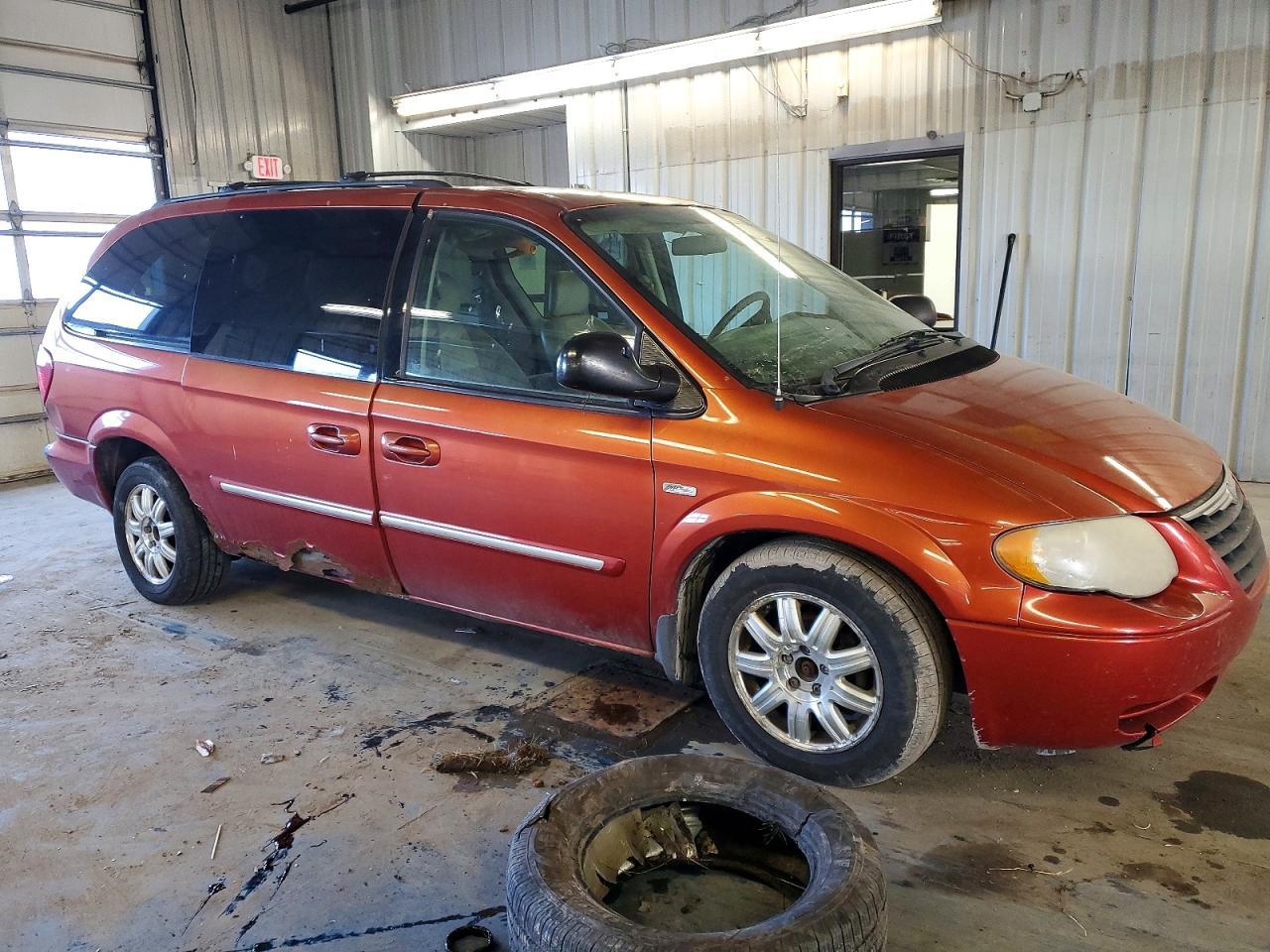 2006 Chrysler Town & Country Touring - Фото 4