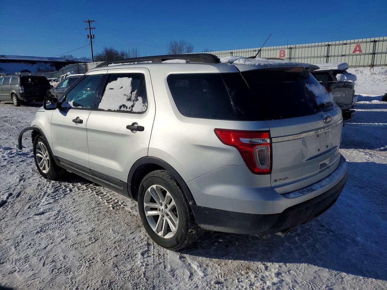 2015 Ford Explorer - Фото 2