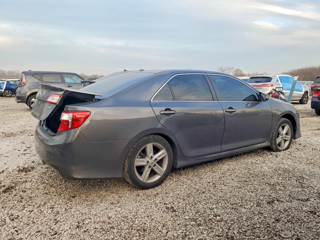 2012 Toyota Camry - Фото 3