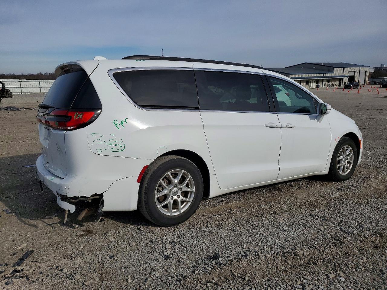 2022 Chrysler Pacifica Touring L - Image 3