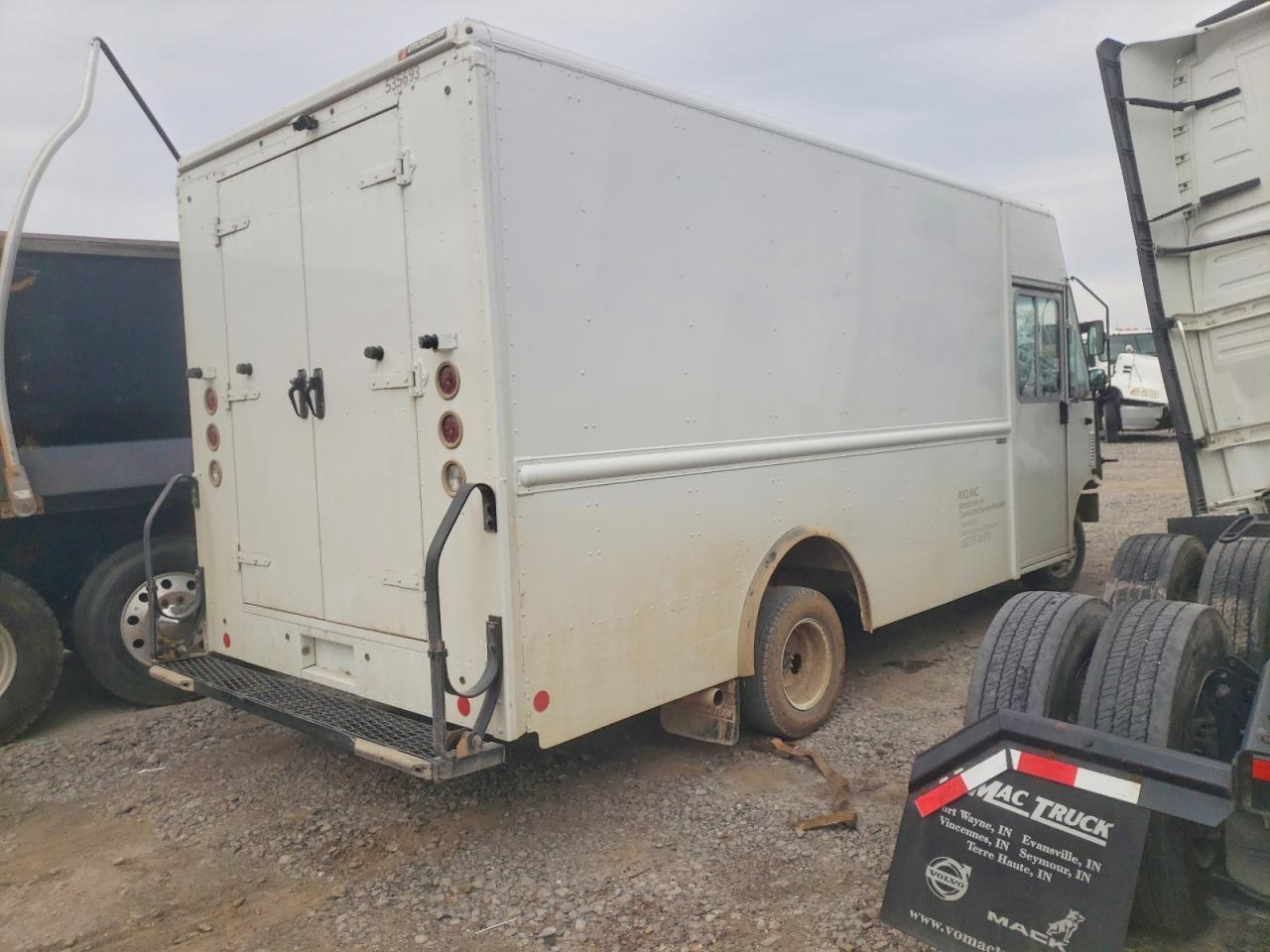 2022 Ford E450 Delivery Truck - Image 3