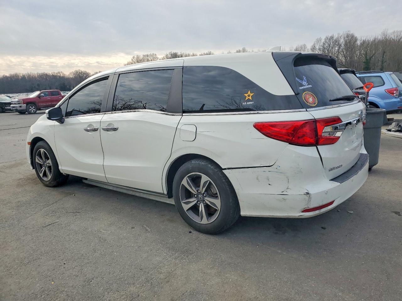 2019 Honda Odyssey Touring - Фото 2