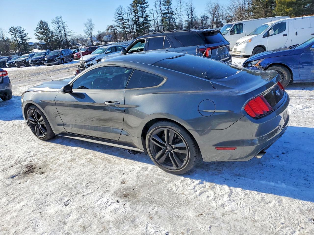 2015 Ford Mustang - Фото 2