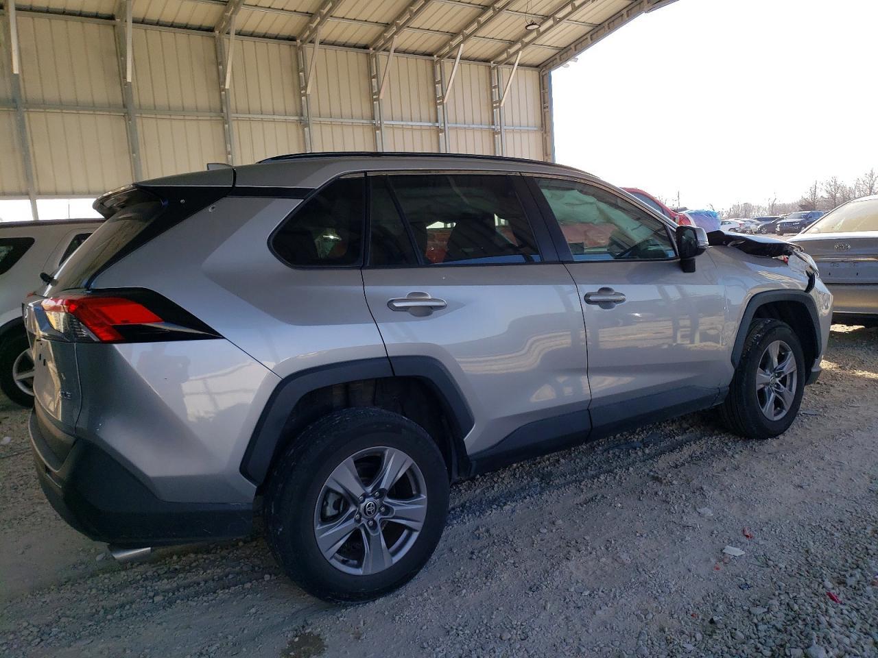 2022 Toyota Rav4 Xle - Image 3