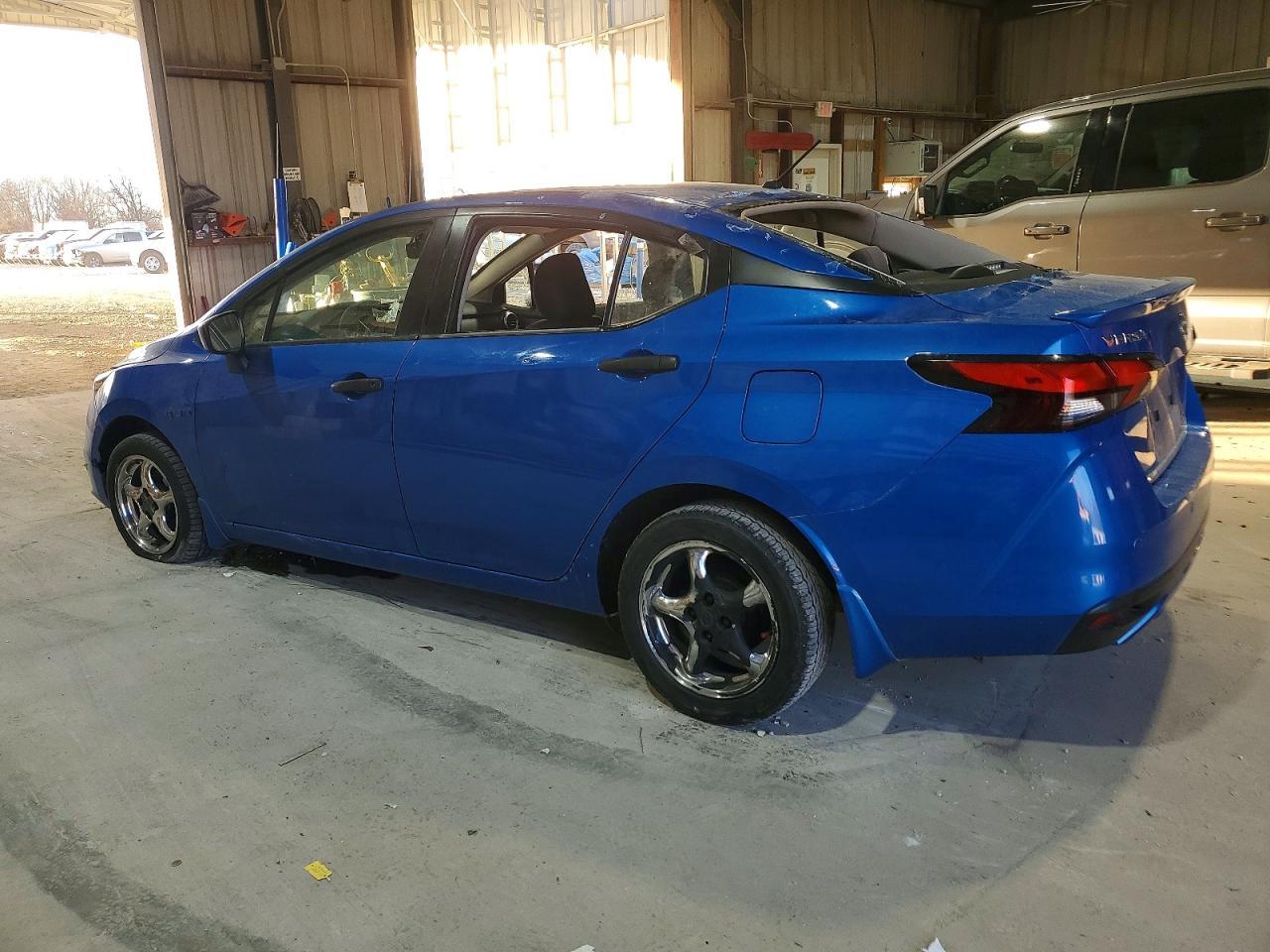 2022 Nissan Versa S - Image 2