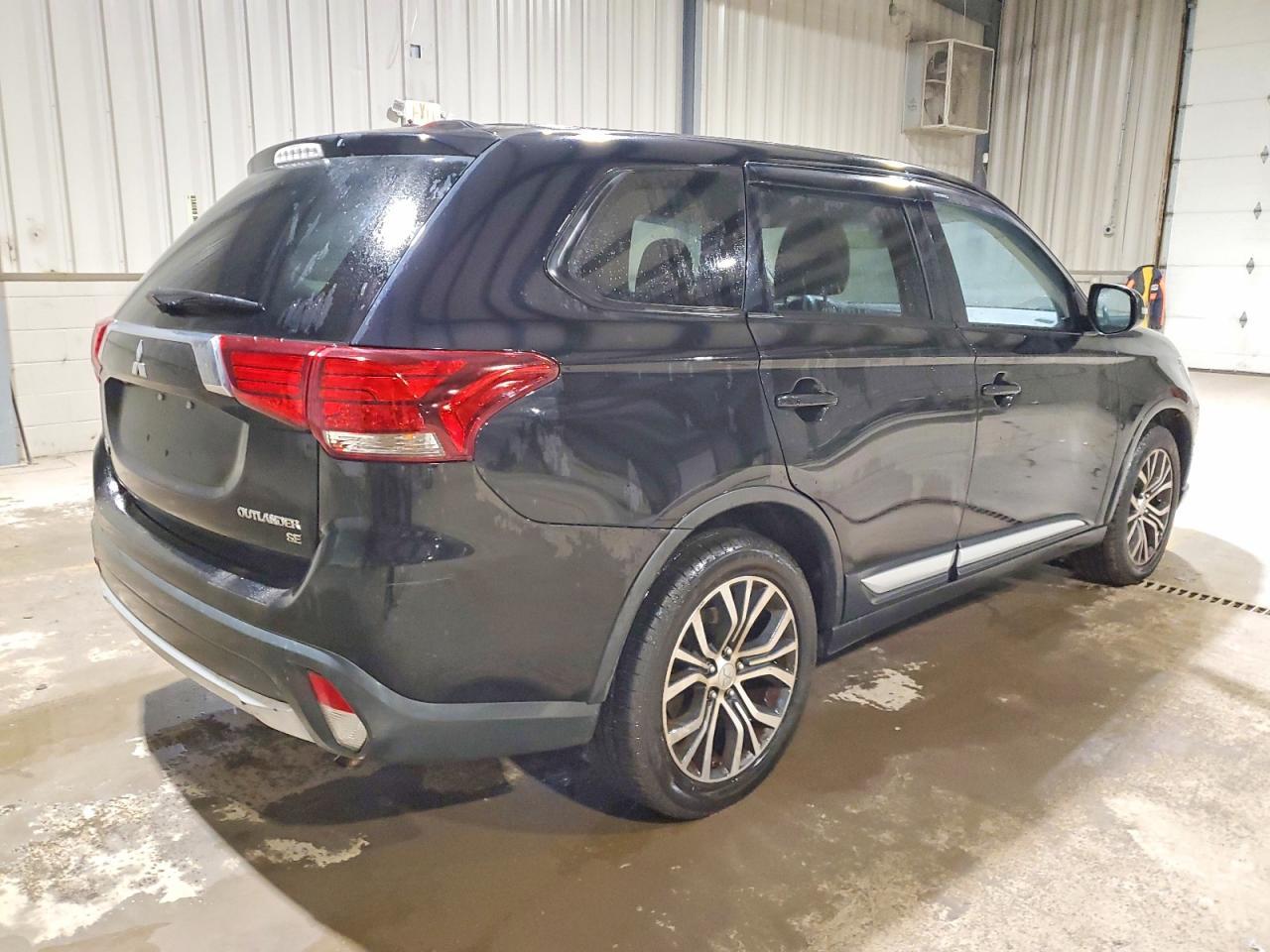 2016 Mitsubishi Outlander Se - Image 3