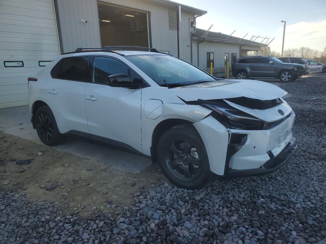 2026 Toyota Bz Xle - Фото 4