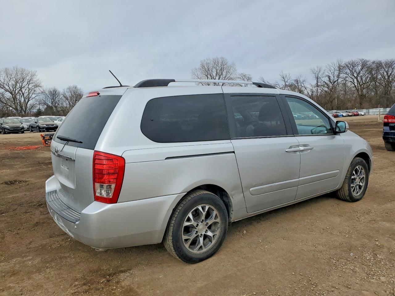 2014 Kia Sedona Lx - Image 3