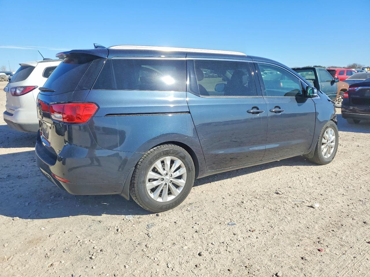 2017 Kia Sedona Ex - Фото 3