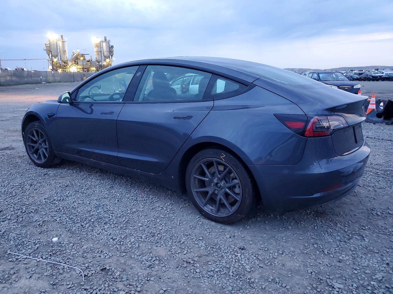 2023 Tesla Model 3 - Фото 2