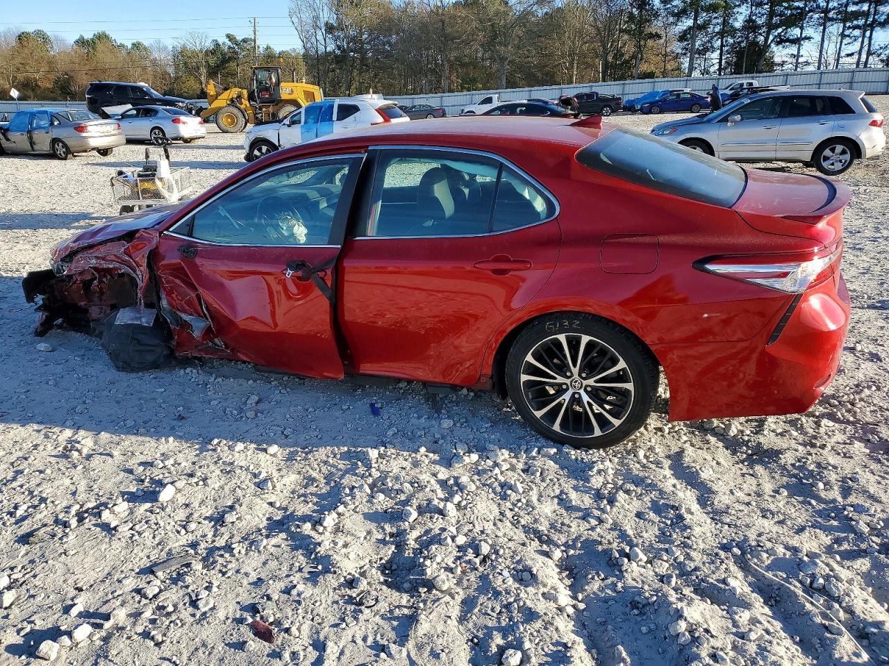 2020 Toyota Camry Se - Фото 2