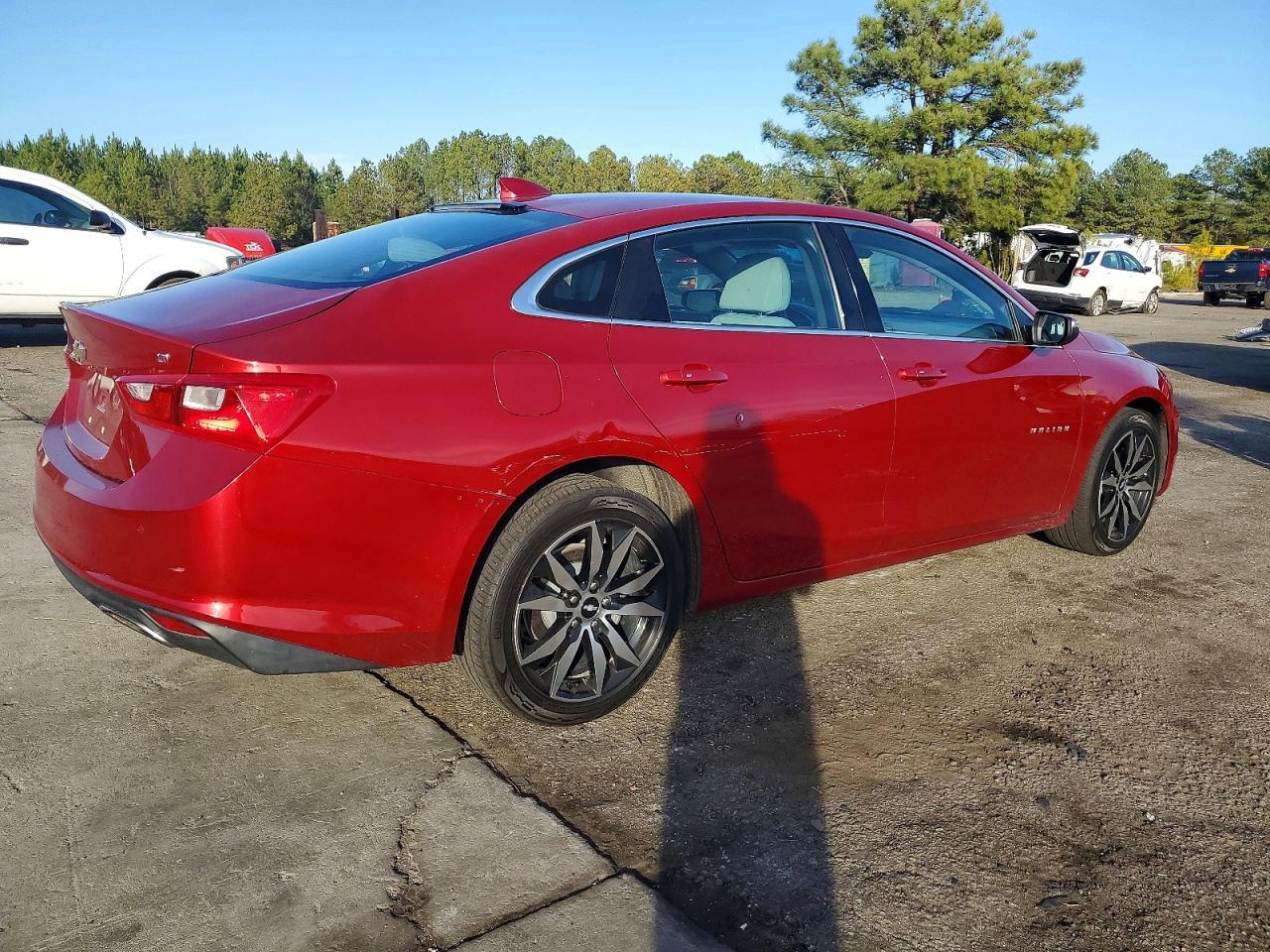 2016 Chevrolet Malibu - Фото 3