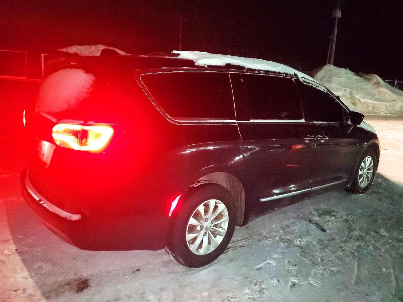 2018 Chrysler Pacifica Touring L - Фото 3