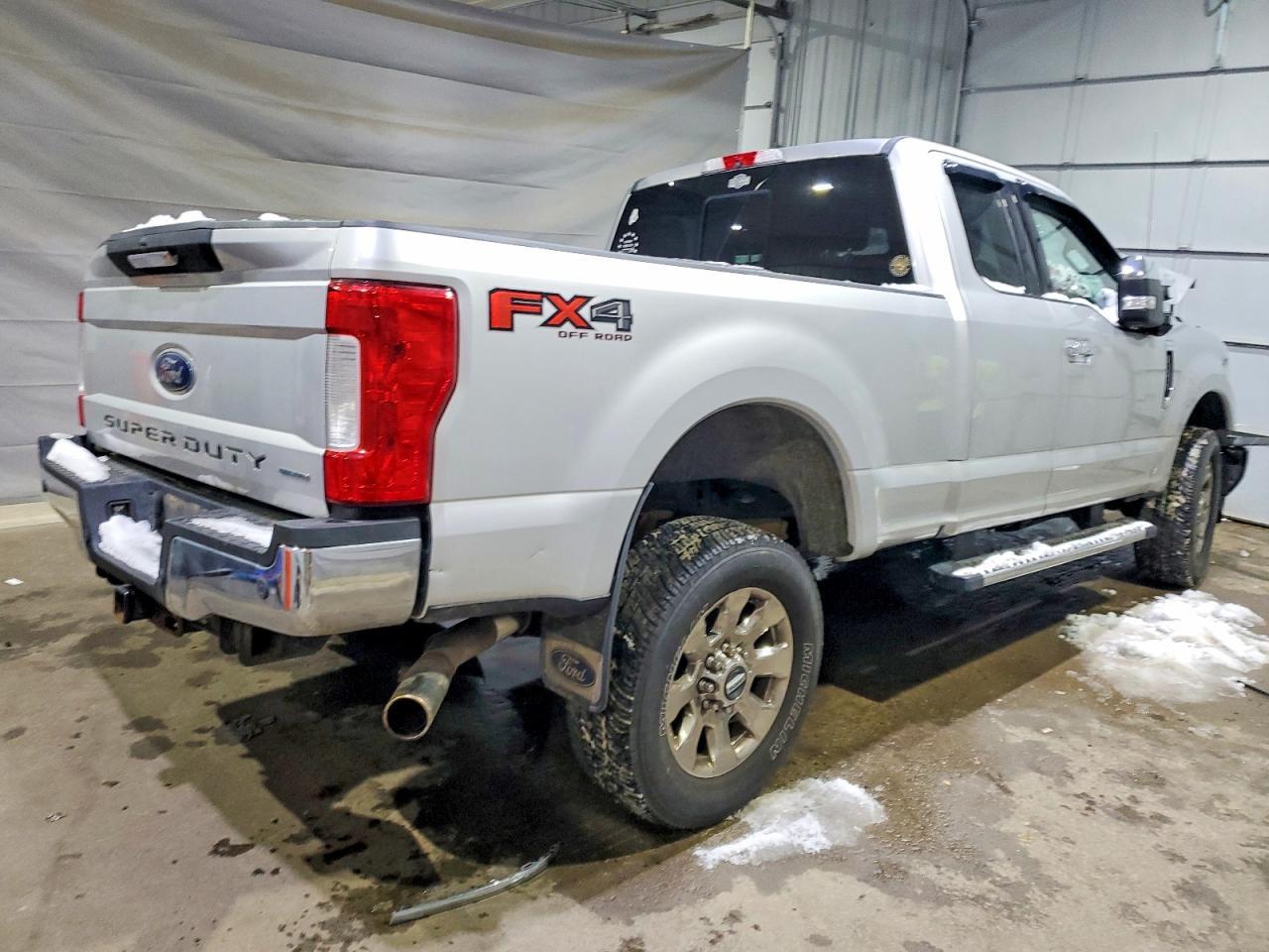 2017 Ford F350 Super Duty - Фото 3