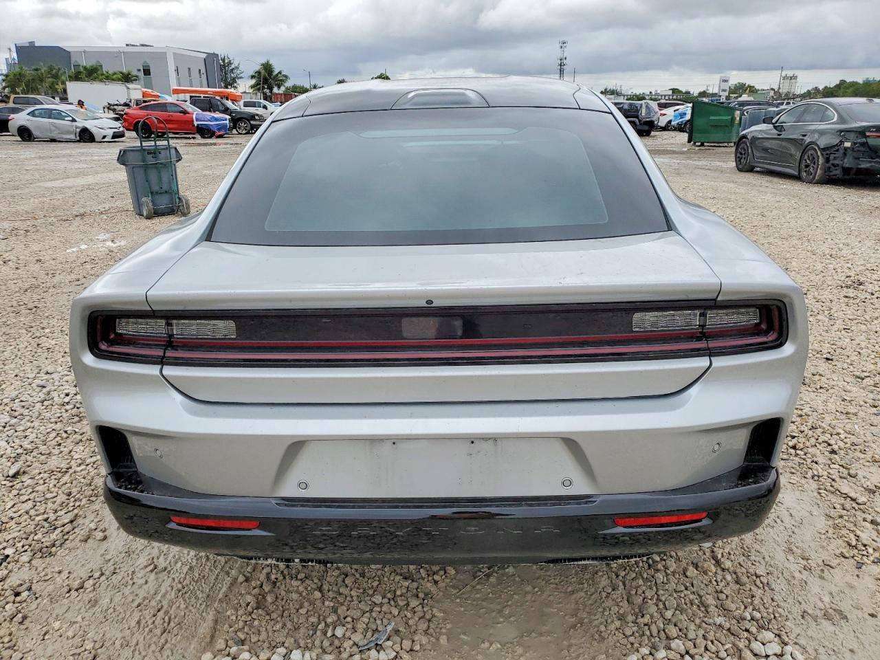 2025 Dodge Charger Daytona R - Фото 6