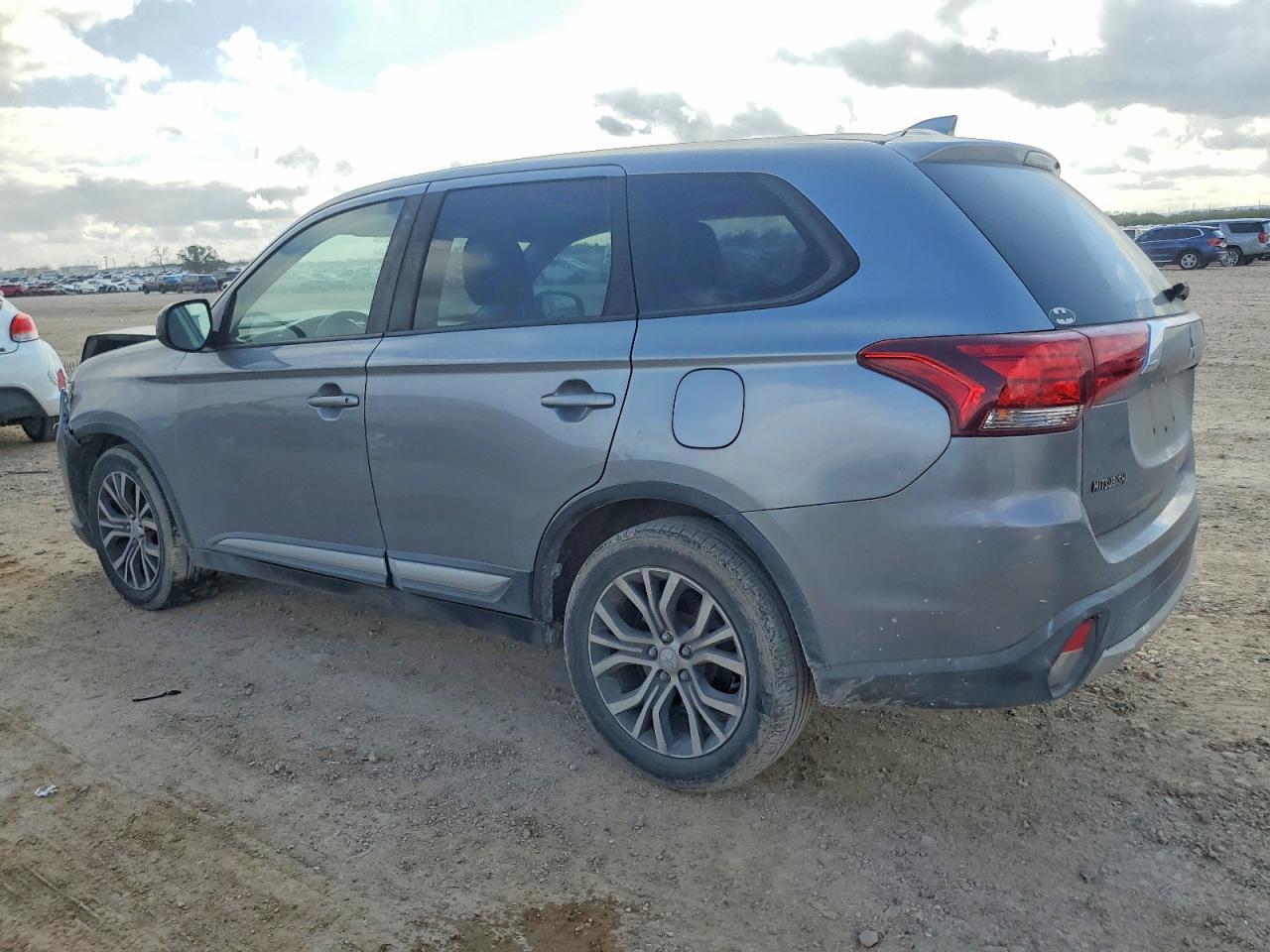 2018 Mitsubishi Outlander Es - Фото 2