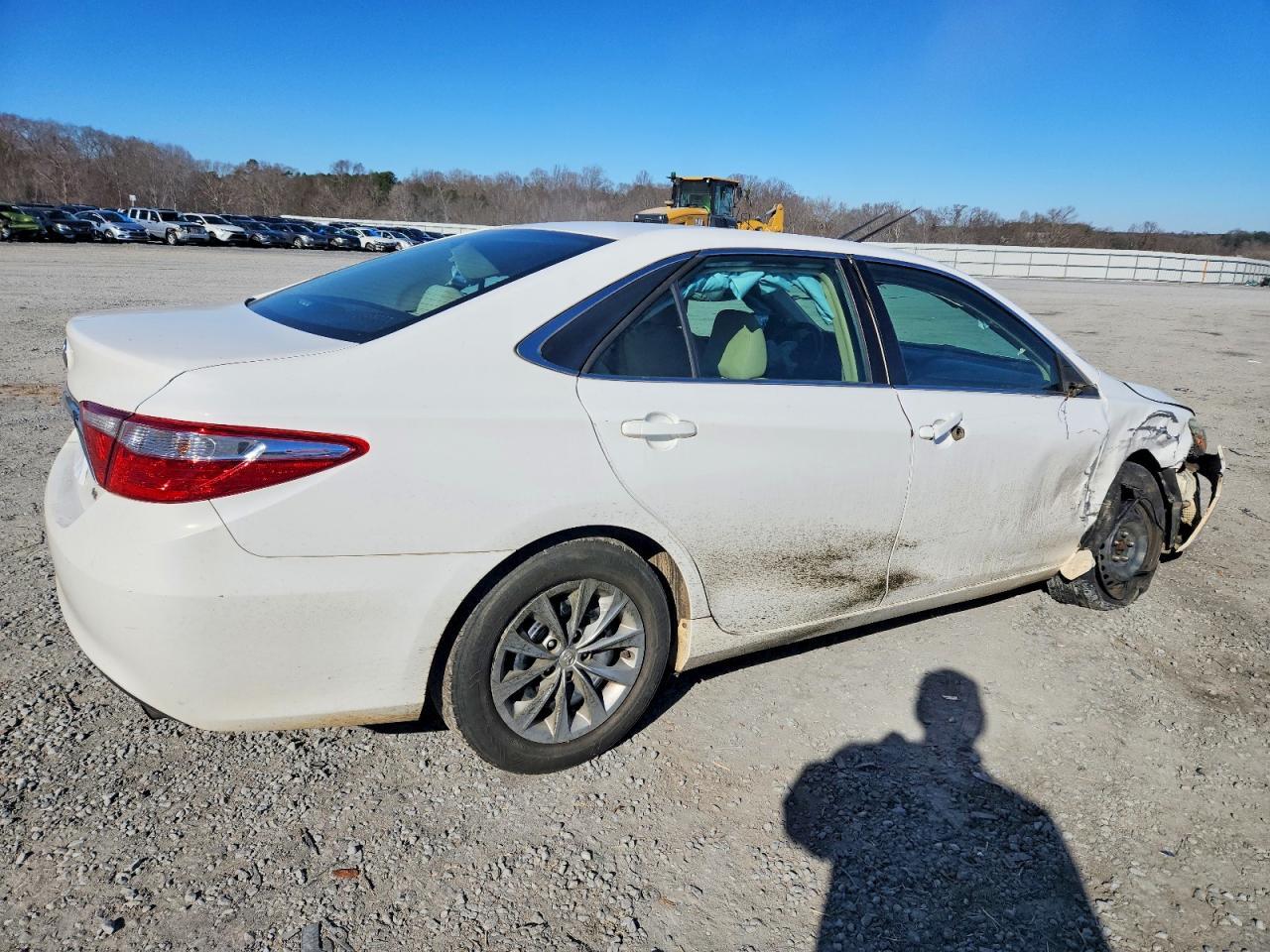2015 Toyota Camry Le - Фото 3