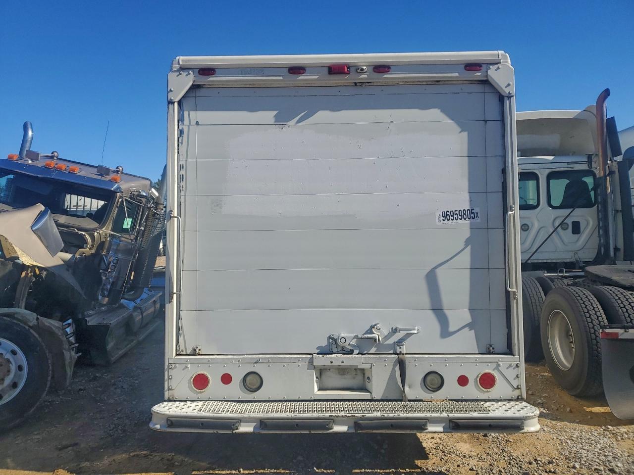 2009 Ford E450 Delivery Truck - Image 6