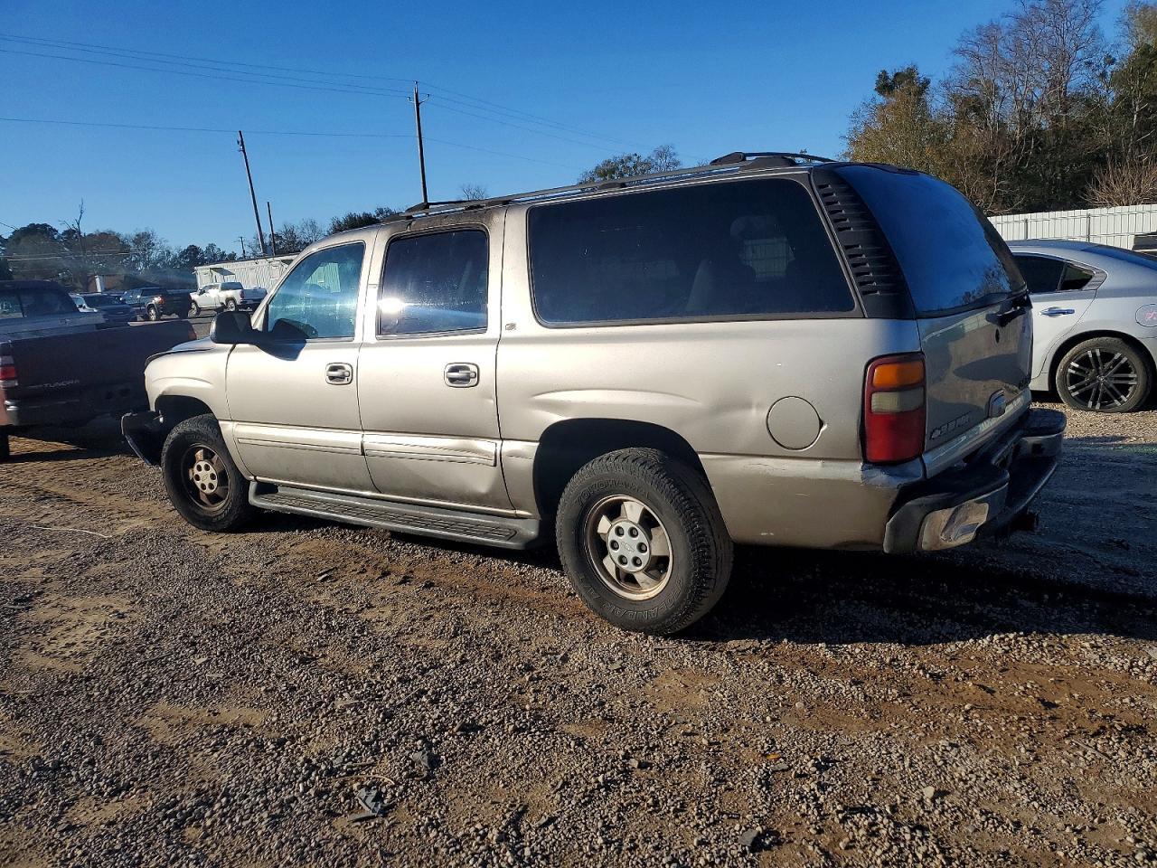 2003 Chevrolet Suburban - Image 2