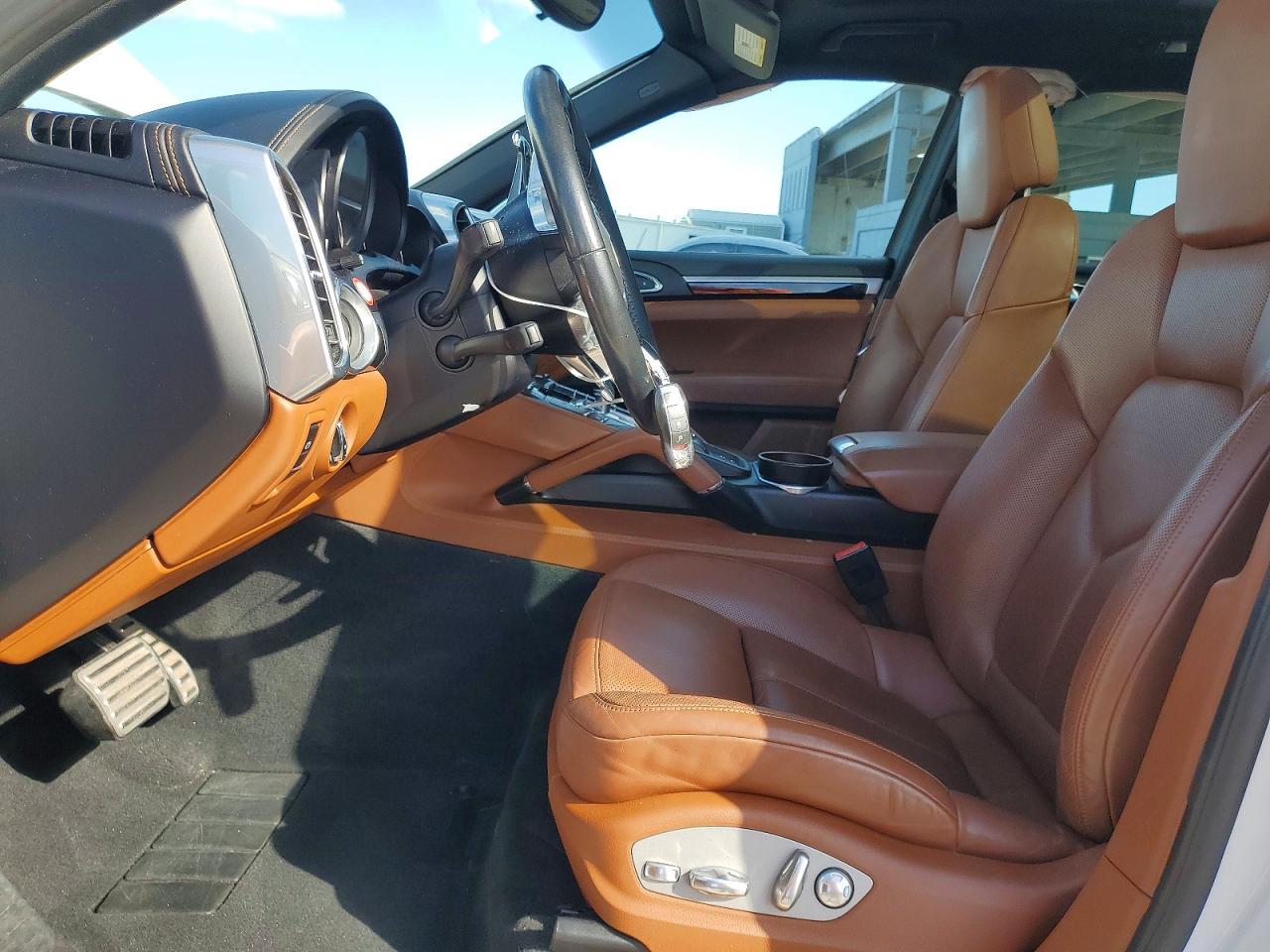 2016 Porsche Cayenne S - Image 7