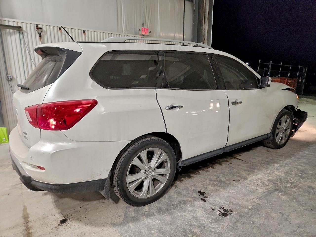 2018 Nissan Pathfinder S - Image 3