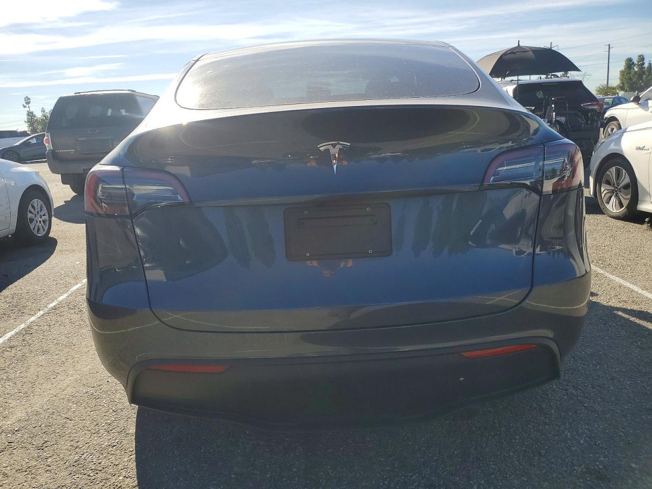 2023 Tesla Model Y - Фото 6