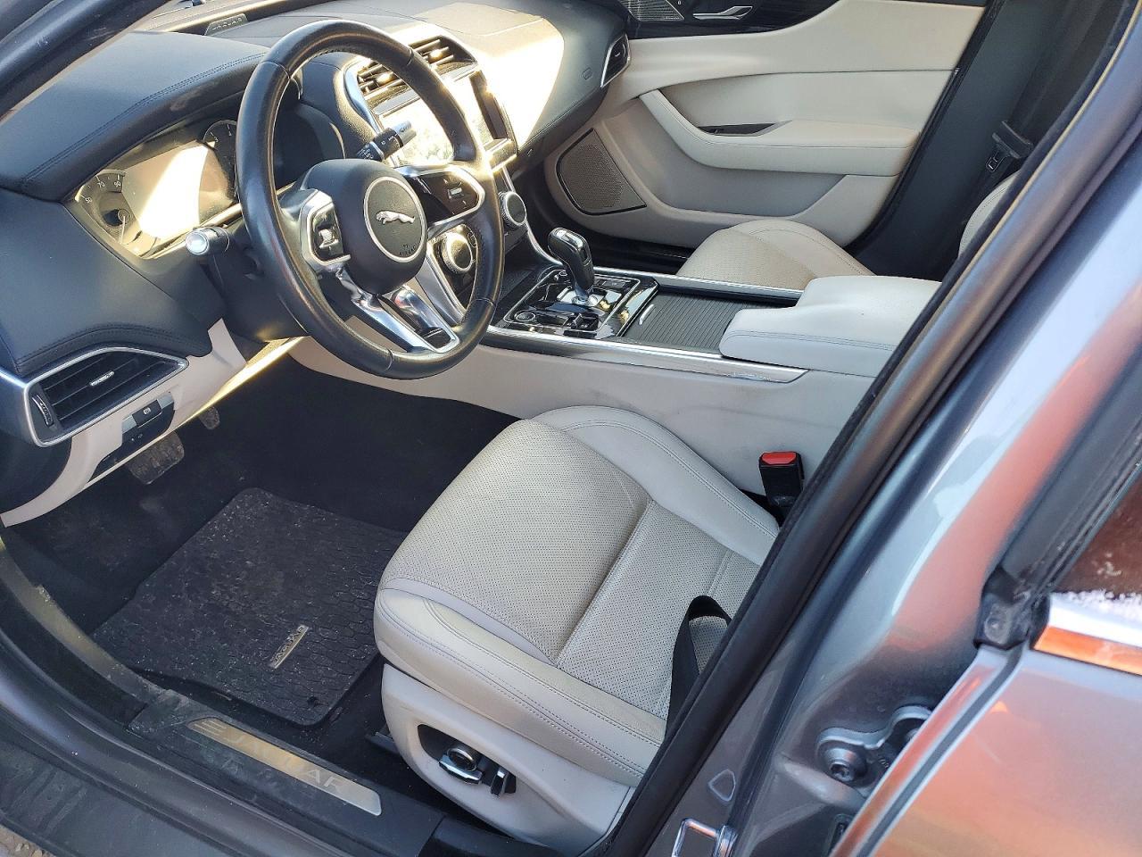 2020 Jaguar Xe S - Image 7