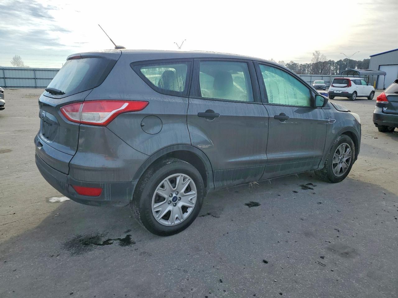 2015 Ford Escape S - Фото 3