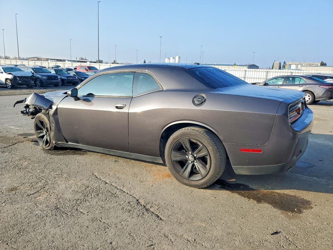 2016 Dodge Challenger Sxt - Фото 2