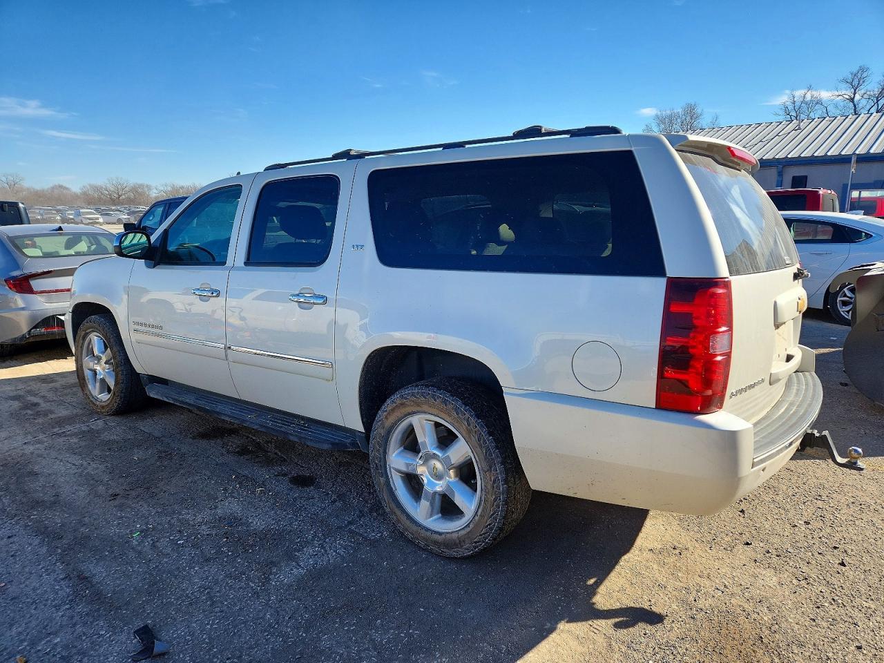 2014 Chevrolet Suburban K1500 Ltz - Image 2