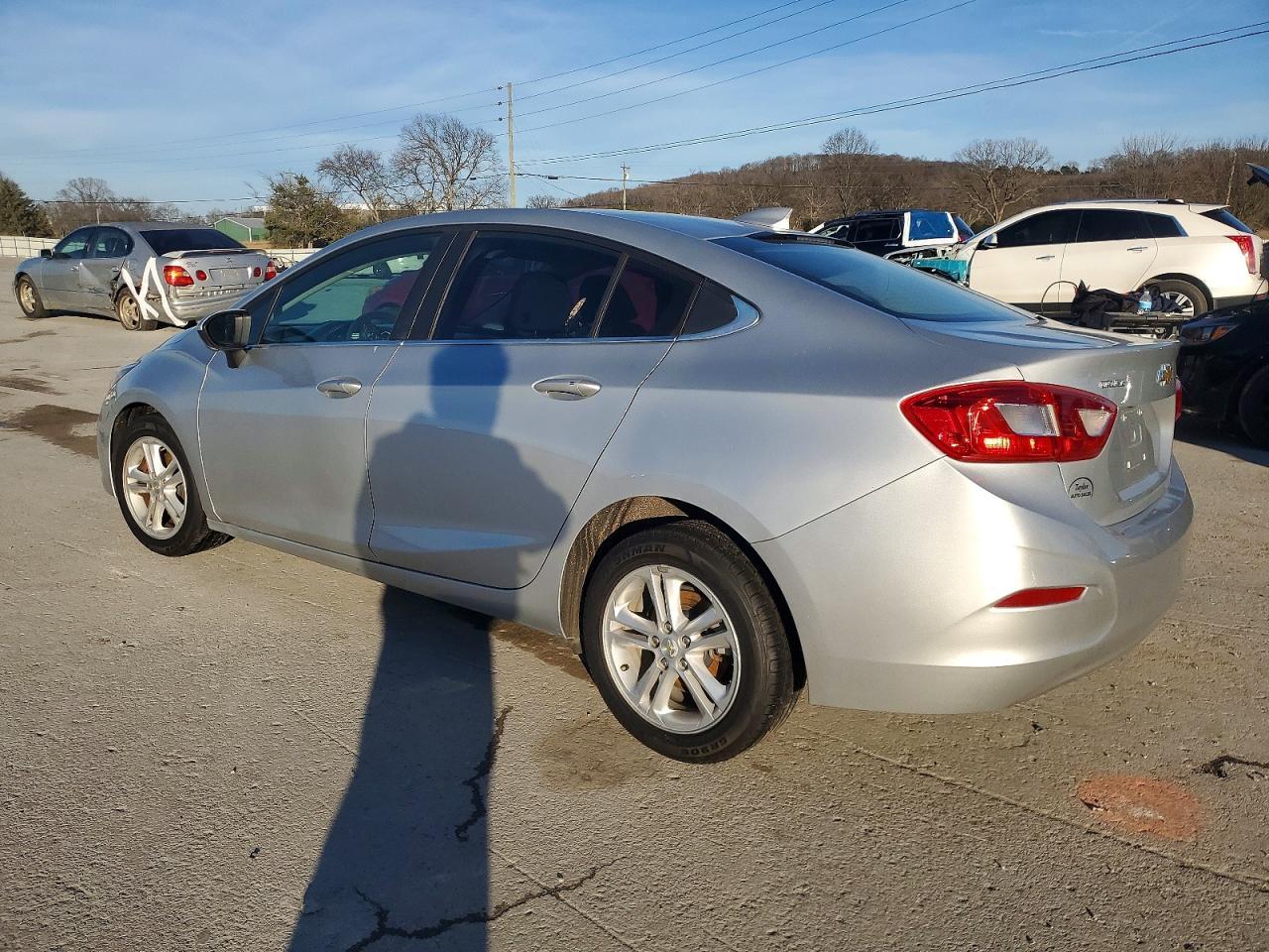 2017 Chevrolet Cruze Lt - Image 2