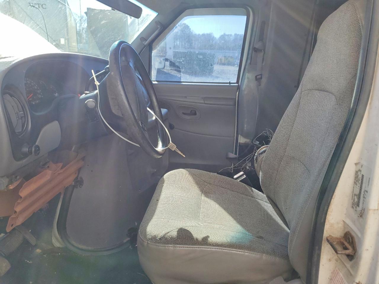 2001 Ford E350 Delivery Truck - Фото 7