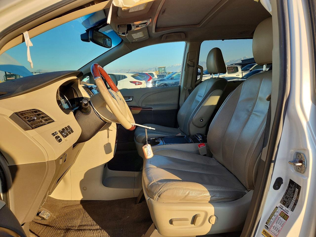 2011 Toyota Sienna Limited 7-Passenger - Фото 7