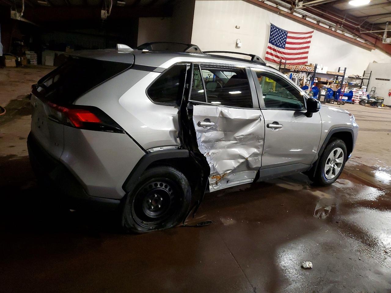 2021 Toyota Rav4 Le - Фото 3