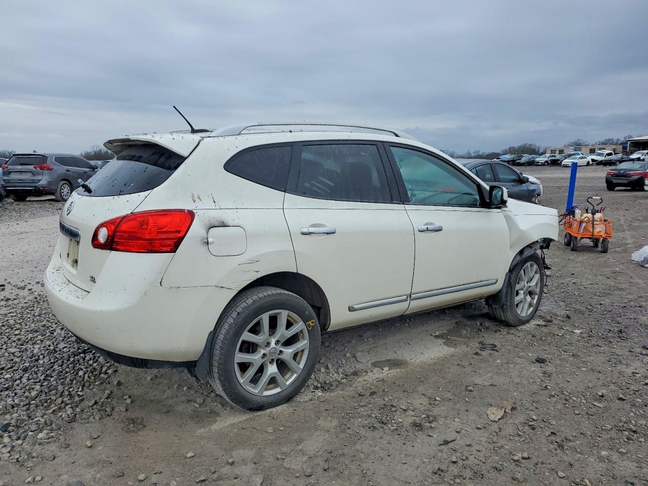 2013 Nissan Rogue S - Image 3